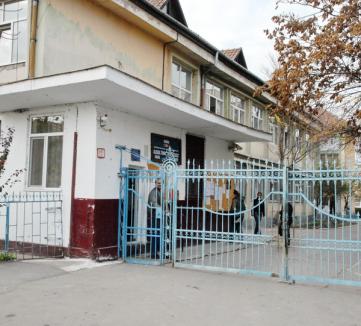 Primăria descentralizează cheltuielile şcolilor din Oradea